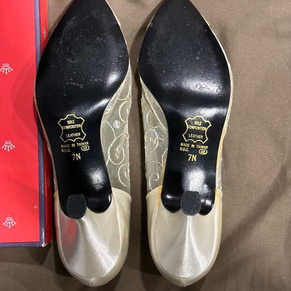 Nina Wedding shoes - beige in color - Picture 5 of 7